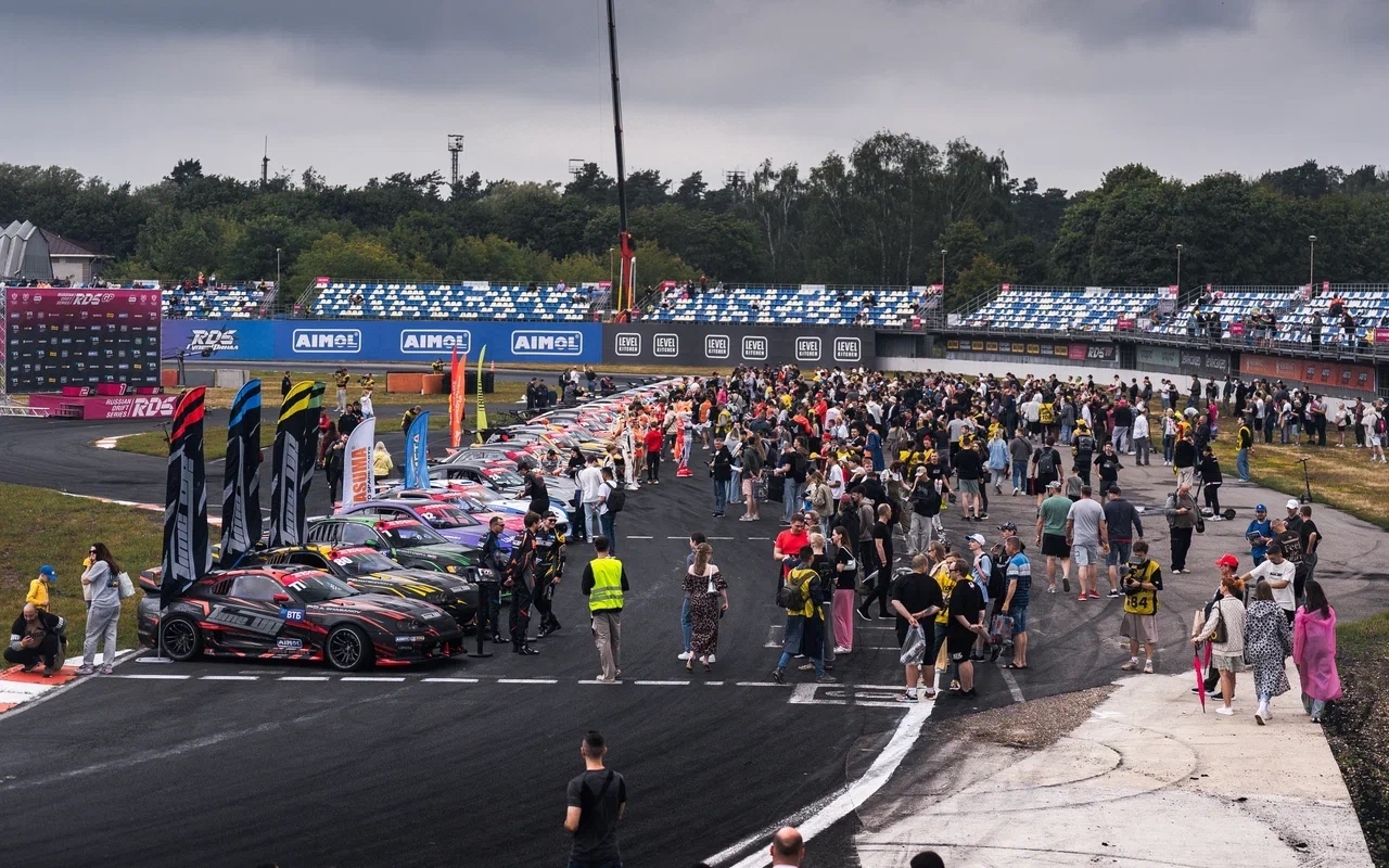 Поздравляем пилота Леонида Шнайдера с первым подиумом в составе собственной команды Time Up Поздравляем пилота Леонида Шнайдера с первым подиумом в составе собственной команды Time Up