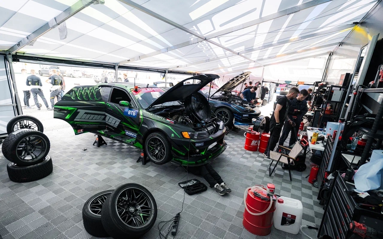 Поздравляем пилота Леонида Шнайдера с первым подиумом в составе собственной команды Time Up Поздравляем пилота Леонида Шнайдера с первым подиумом в составе собственной команды Time Up