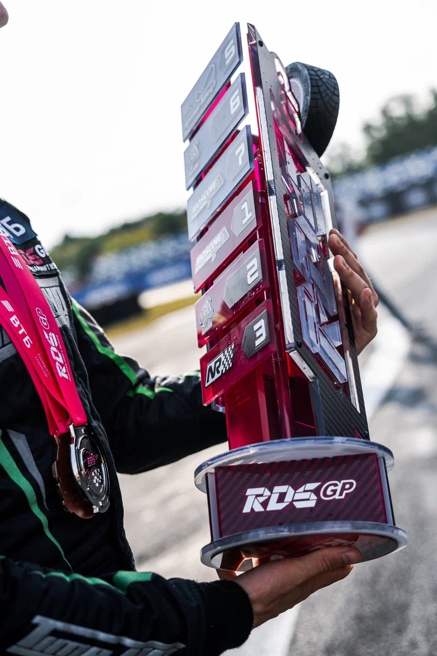 Поздравляем пилота Леонида Шнайдера с первым подиумом в составе собственной команды Time Up Поздравляем пилота Леонида Шнайдера с первым подиумом в составе собственной команды Time Up