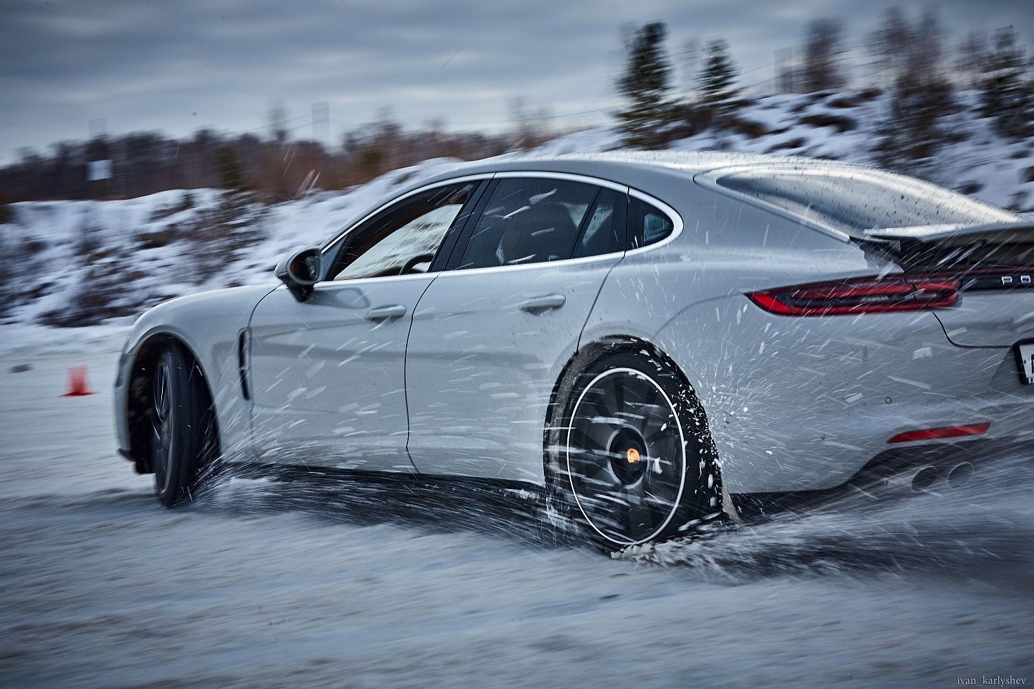 Зимний тренинг для владельцев автомобилей Porsche Ice Weekend 2019 