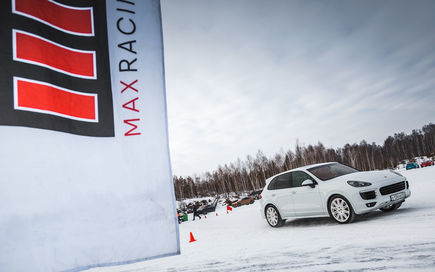 Зимний тренинг для владельцев автомобилей Porsche Winter Ice Training 2020